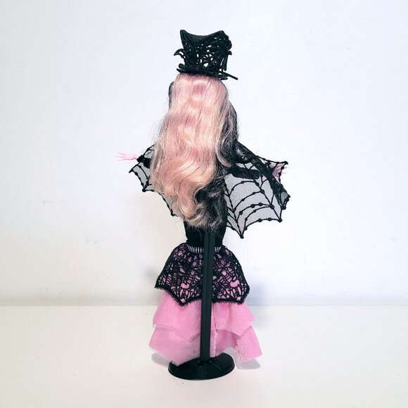 Monster High Draculaura 2015 Exclusive Adult Collector Doll - Picture 2 of 9